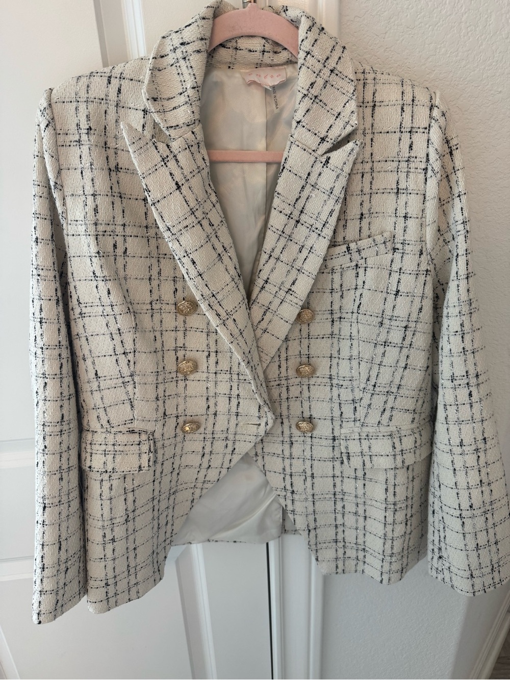 entro Cream and Black Tweed Blazer with Matching Shorts - Picture 4 of 6